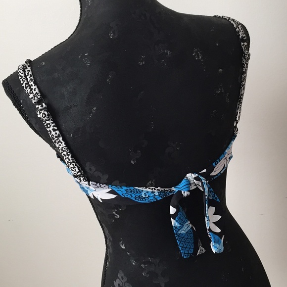 Coco Reef 32/34 DD Bikini top - Picture 2 of 3